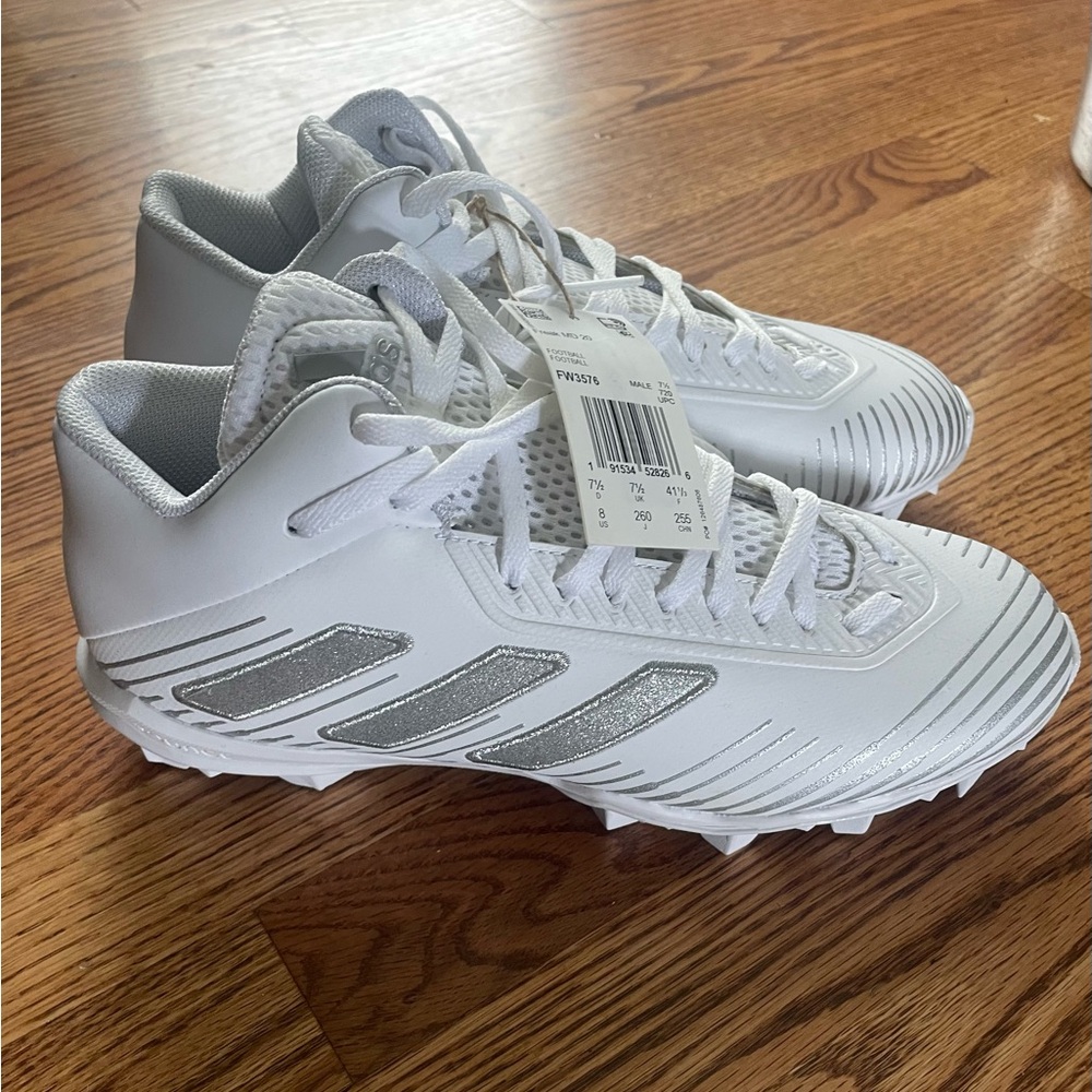 Adidas men’s football cleats. Size 8